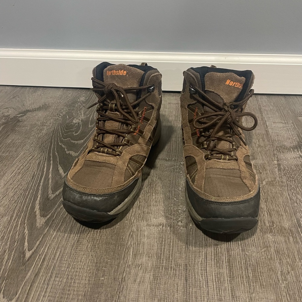 Winter boots size 7 ; water proof and great for snow.